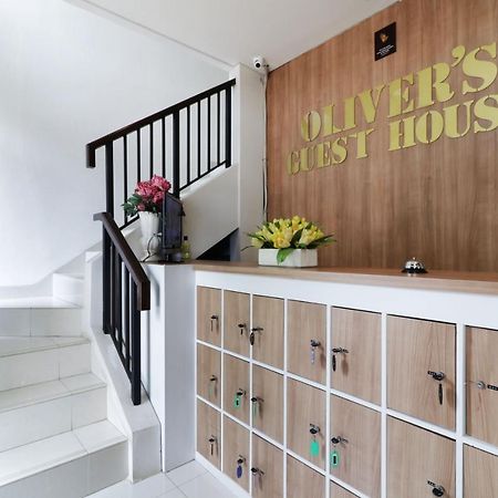 Oliver'S Guest House Tangerang Exterior photo