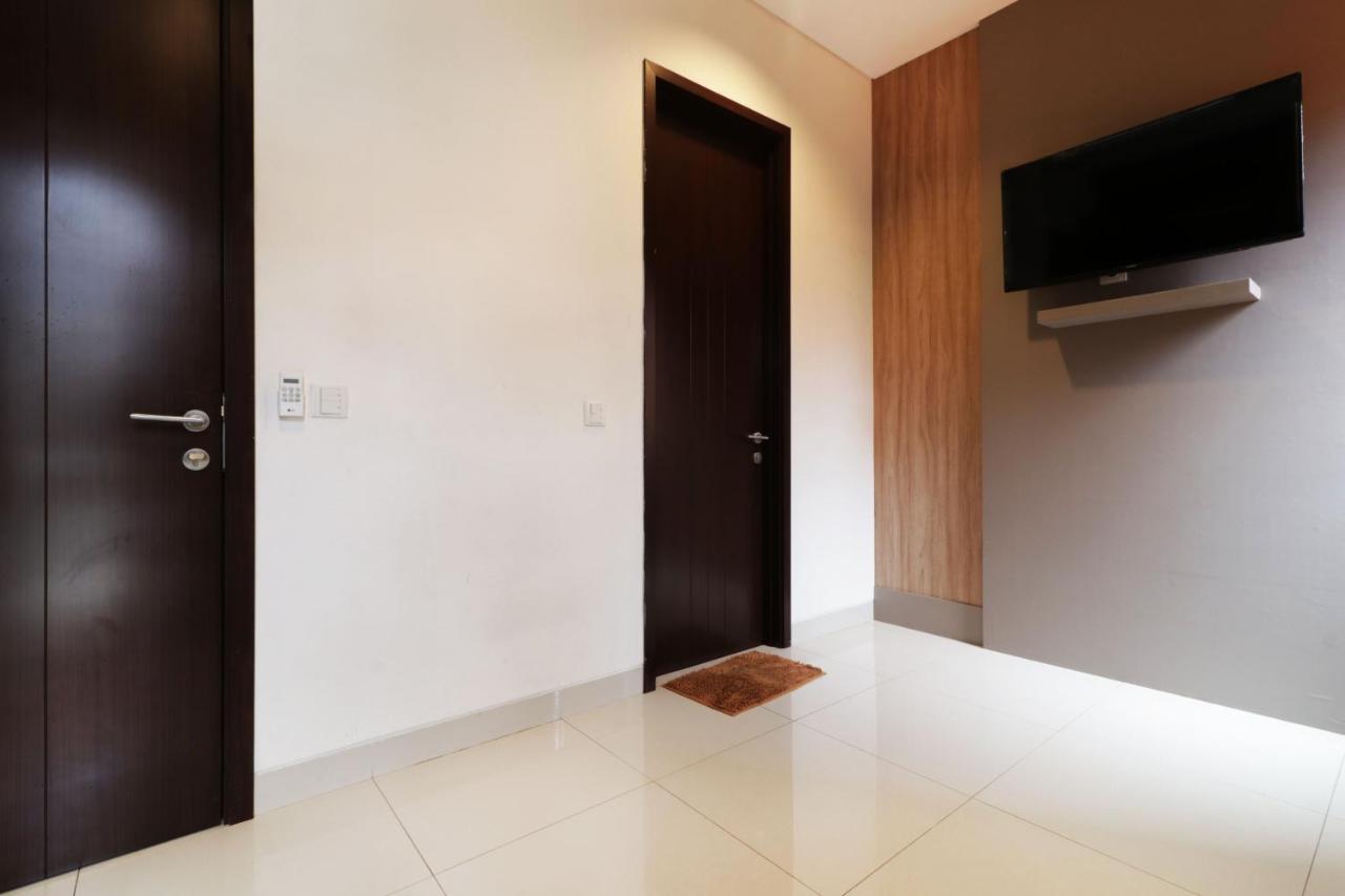 Oliver'S Guest House Tangerang Exterior photo