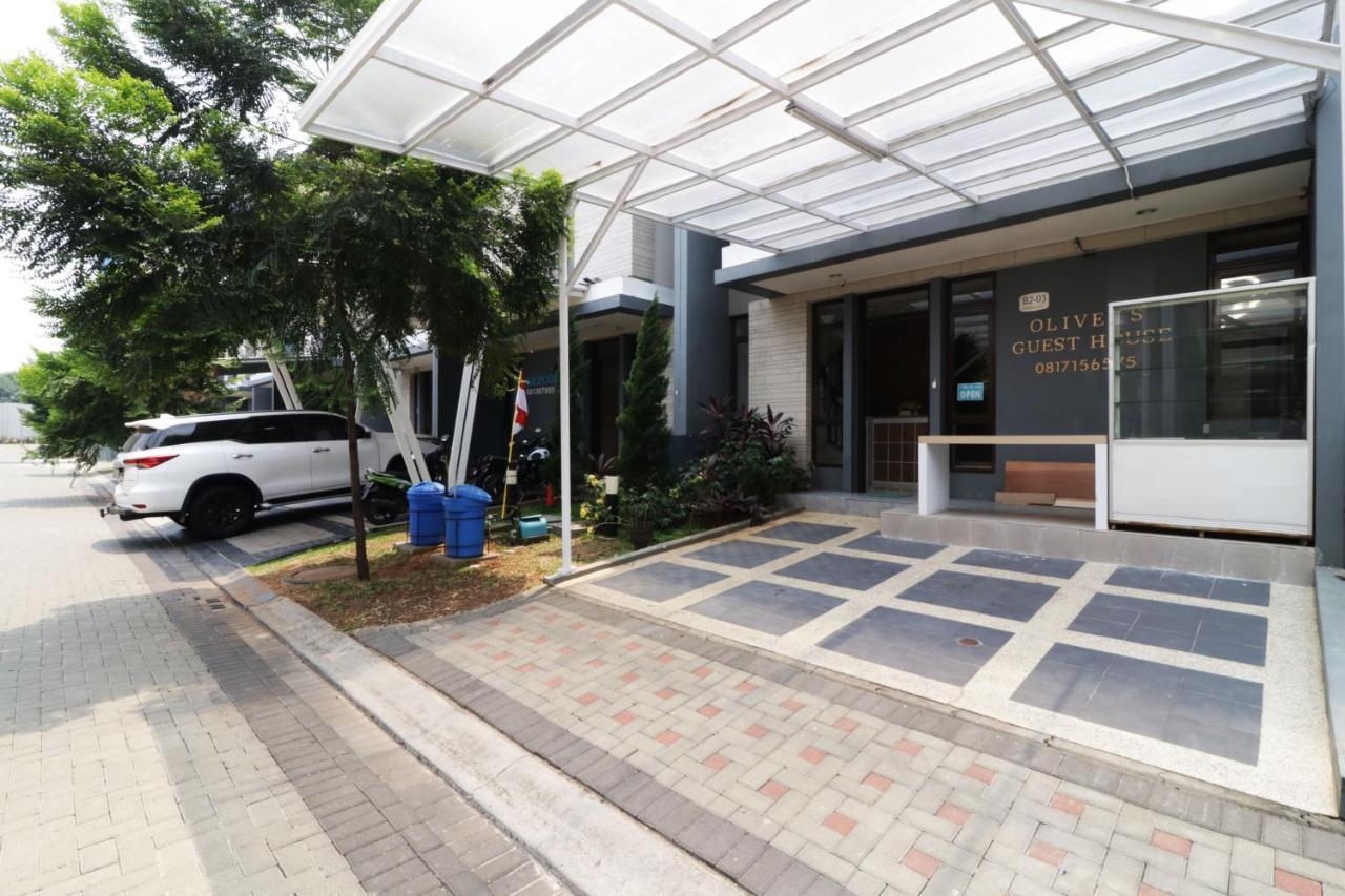 Oliver'S Guest House Tangerang Exterior photo