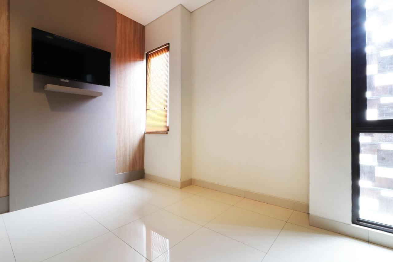 Oliver'S Guest House Tangerang Exterior photo