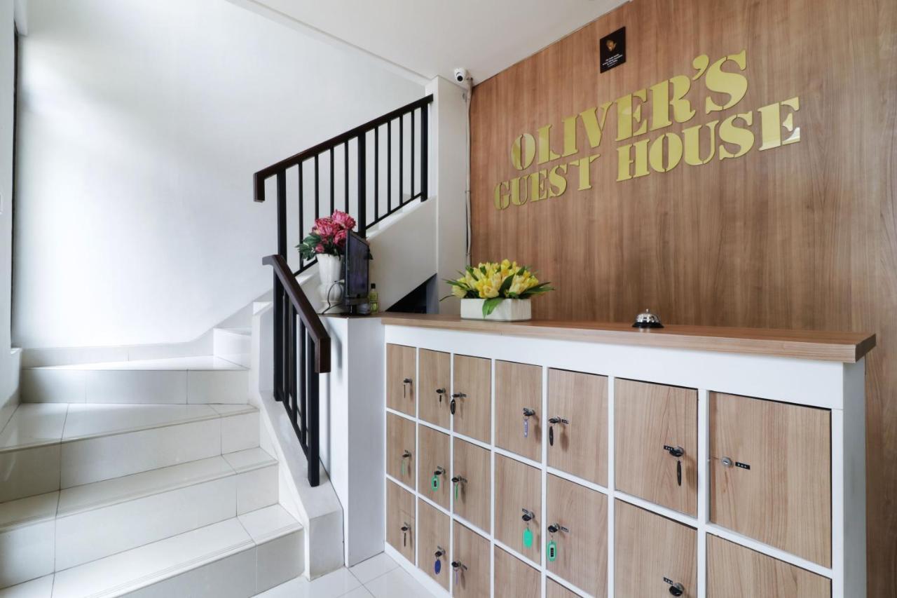 Oliver'S Guest House Tangerang Exterior photo